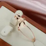 Kinel-broche de oro rosa para mujer, joyería de boda creativa única con lazo de Metal hueco, broche fino caliente, 585 4