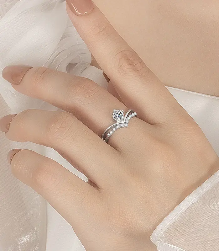 Anillo de moissanita de 0,5 quilates para mujer, plata pura S925, diseño en forma de V, joyería elegante de moda con diamantes de laboratorio 2