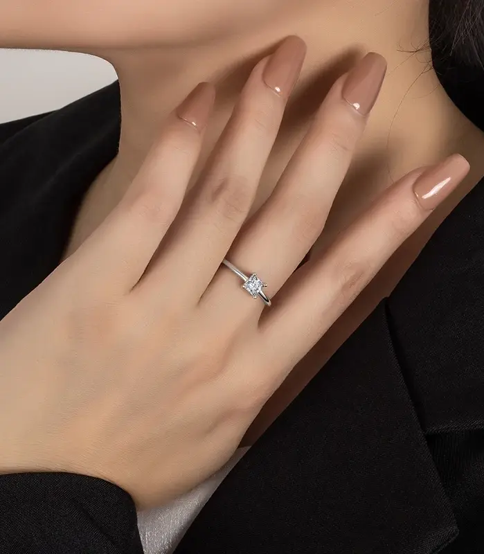 Anillo de moissanita de corte cuadrado de 0,6 quilates para mujer, joyería de boda de moda Simple con diamantes de imitación de plata pura S925 2
