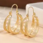 Pendientes Colgantes de Color Dorado para Mujer, con Patrón Hueco Tallado a Mano, Ideales para Fiestas y Uso Diario 3