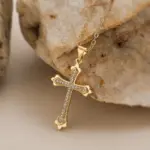 Collares con colgante de cruz de diseño minimalista y elegante para mujer, joyería para fiesta diaria 3