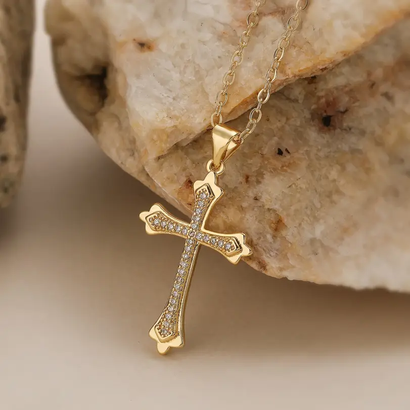 Collares con colgante de cruz de diseño minimalista y elegante para mujer, joyería para fiesta diaria 3