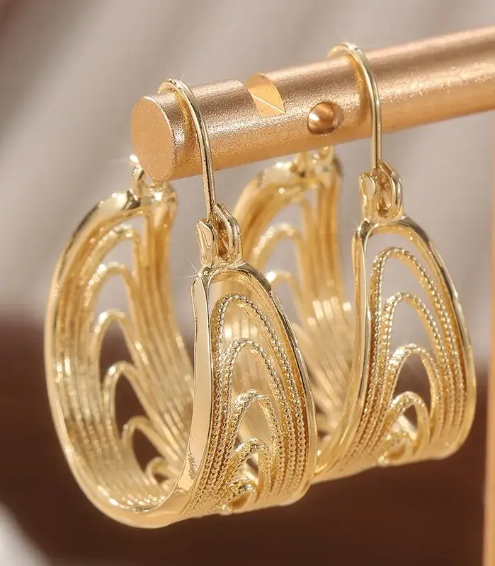 Pendientes Colgantes de Color Dorado para Mujer, con Patrón Hueco Tallado a Mano, Ideales para Fiestas y Uso Diario 2