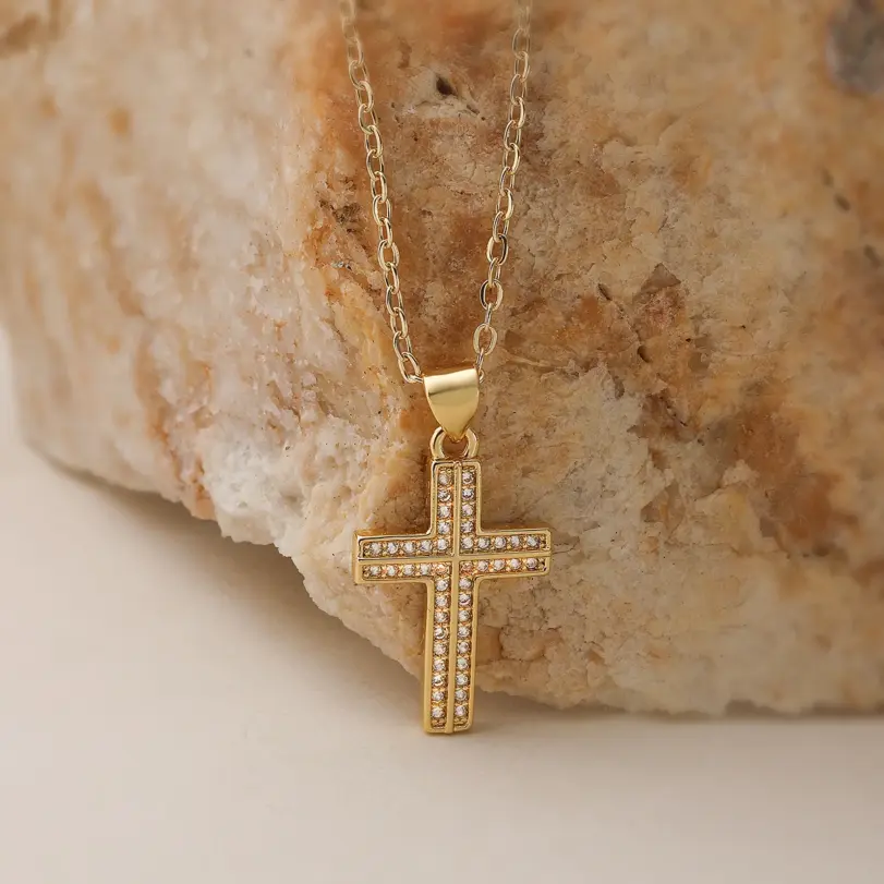 Collares con colgante de cruz de diseño minimalista y elegante para mujer, joyería para fiesta diaria 4