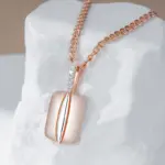 Collar con colgante cuadrado de circonita natural brillante y de diseño moderno, ideal para mujer. Diseño de lujo con combinación de colores en oro rosa y plata, perfecto para el uso diario. Joyería fina. 3