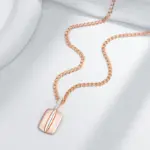 Collar con colgante cuadrado de circonita natural brillante y de diseño moderno, ideal para mujer. Diseño de lujo con combinación de colores en oro rosa y plata, perfecto para el uso diario. Joyería fina. 5