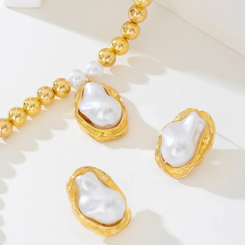 Juego de 4 Piezas de Aretes, Collar y Anillo Artificiales Elegantes y Retro, Perfecto para el Uso Diario de las Mujeres, Regalo para Fiestas 4