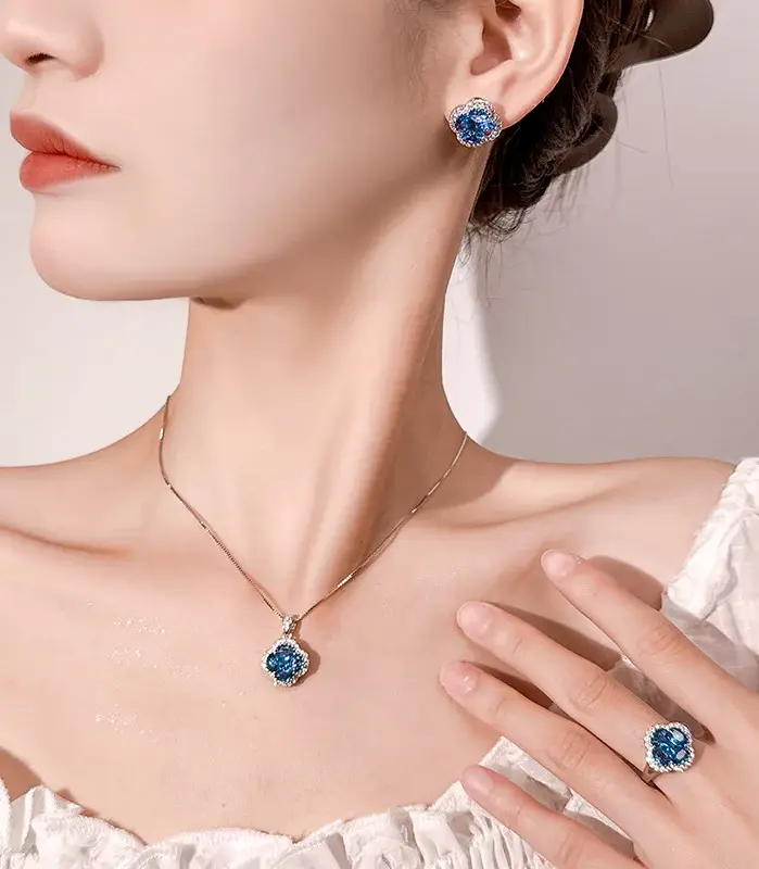 Conjunto de joyería Vintage elegante para mujer, collar con incrustaciones de trébol de cuatro hojas, gargantilla de cristal brillante, pendientes de boda para fiesta, 4 Uds. 2