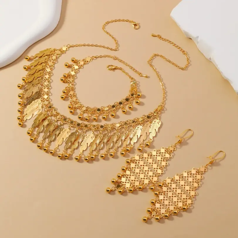 Conjunto de Joyería Boho Chic con Collar Bib, Pendientes Colgantes Glamurosos y Pulsera, Kit de Joyería Floral Único para Damas de Honor, Noche de Gala de Verano 2