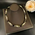 Juego de Joyería Elegante y Moderno de 3 Piezas para Mujer, Collar Estilo Corte en Oro Negro, Gargantilla Clásica, Aretes para Uso Diario Informal, Regalo 3