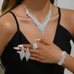 Conjunto de Joyería de Moda 2026: Collar de Pedrería Multicadena Atrevido y Pendientes Brillantes Plateados - Kit Clásico para Fiesta de Graduación 6