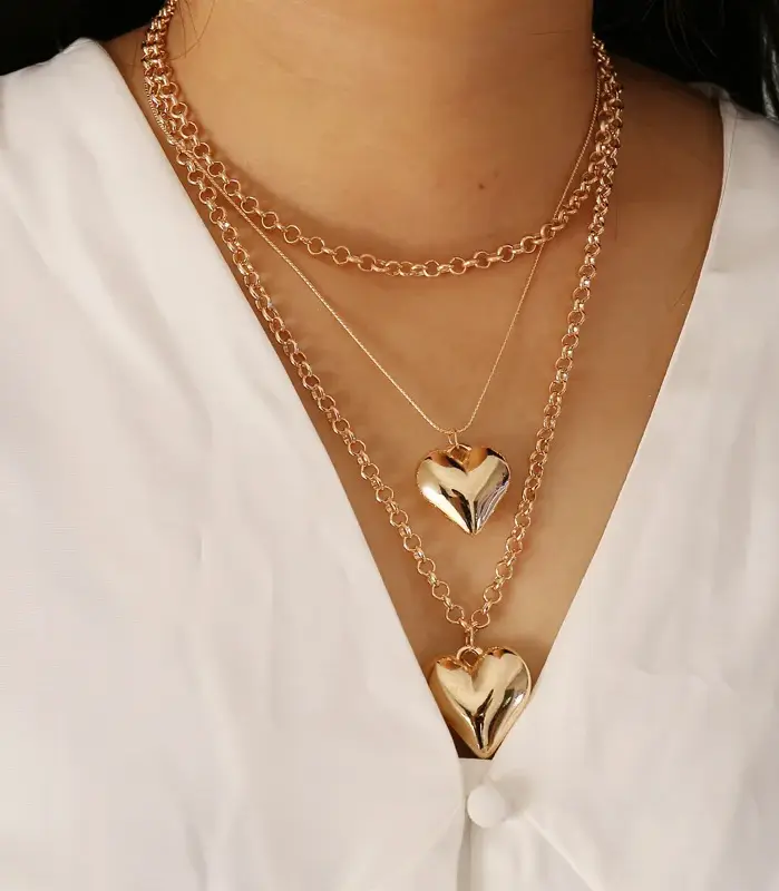 Conjunto de 4 piezas: collar de cadena con colgante de doble corazón, pendientes y pulseras de múltiples capas, de color dorado, para mujer. 2