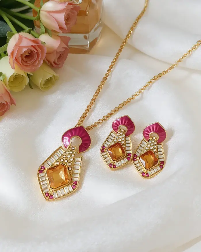 Juego de Joyería Vintage Elegante de 3 Piezas para Mujer, Cadena de Suéter Roja Brillante, Gargantilla de Cristal Brillante, Aretes para Uso Diario, Regalo 1