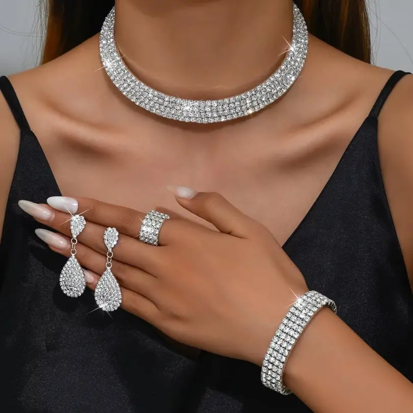 Juego de Joyería de Lujo con Pedrería para Mujer, 4/5 Piezas, Gargantilla, Aretes, Brazalete Elástico y Anillo para Bodas, Banquetes y Fiestas 1 Juego de Joyería de Lujo con Pedrería para Mujer, 4/5 Piezas, Gargantilla, Aretes, Brazalete Elástico y Anillo para Bodas, Banquetes y Fiestas 1