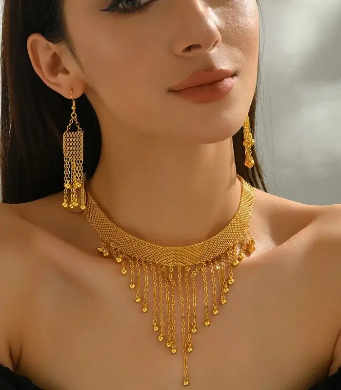 Conjunto de Joyería Premium para Mujer: Collar Gargantilla y Pendientes de Borlas Doradas con Cadena de Malla y Flecos de Cuentas, Estilo Boho Étnico, Ideal para Verano y Playa 2