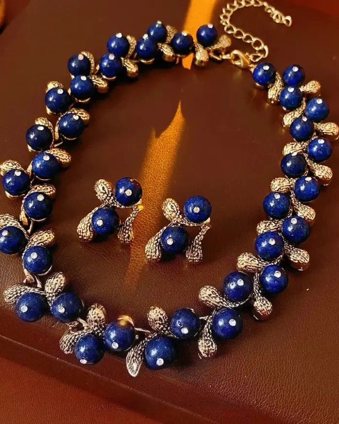 Conjunto de Joyería Floral de Lapislázuli Azul Estilo Corte Vintage, Collar de Clavícula con Piedra Ovalada de Oro Antiguo, Pendientes de Perlas Redondas, Lujo 1