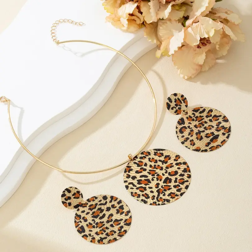 Juego de Joyería Elegante y Moderno de 3 Piezas para Mujer, Collar Circular con Estampado de Leopardo, Gargantilla de Metal Clásica, Aretes para Uso Diario Informal, Regalo 3
