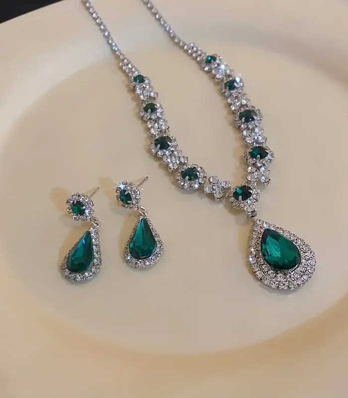 Conjunto de Joyería de Fantasía Verde Esmeralda, Collar de Cristal en Forma de Lágrima, Aretes de Halo con Pedrería, Accesorios para Baile de Graduación, Concurso de Belleza, Boda, Unisex 2