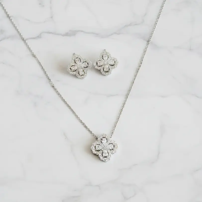 Conjunto de joyería Vintage elegante para mujer, collar de trébol de cuatro hojas, gargantilla de cristal brillante, pendientes de boda para fiesta, 3 uds. 1