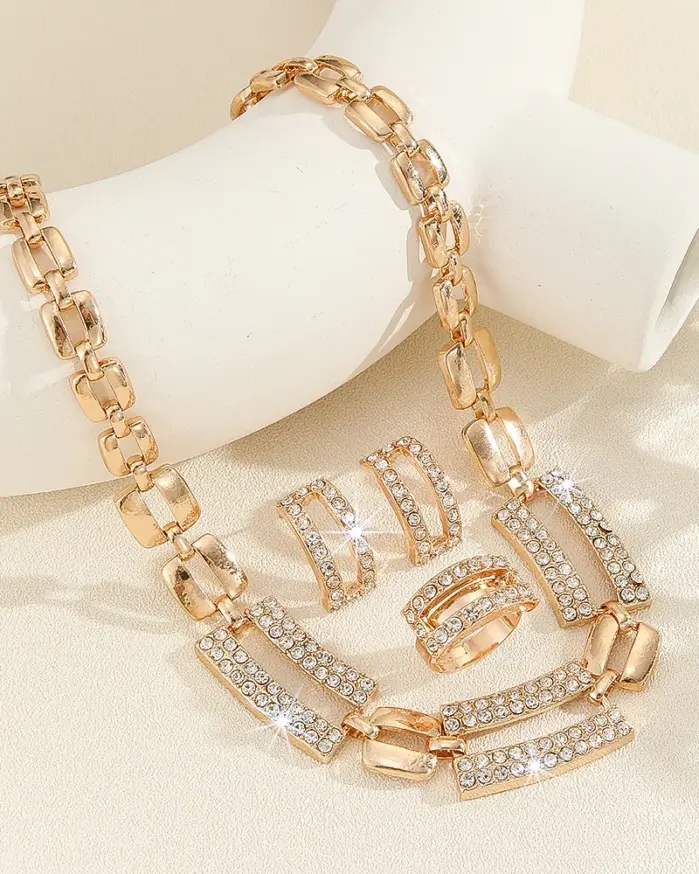 Conjunto de collar, pendientes y anillo con cadena geométrica de pedrería de color dorado, de lujo, para mujer, ideal para bodas, fiestas y como regalo. 2