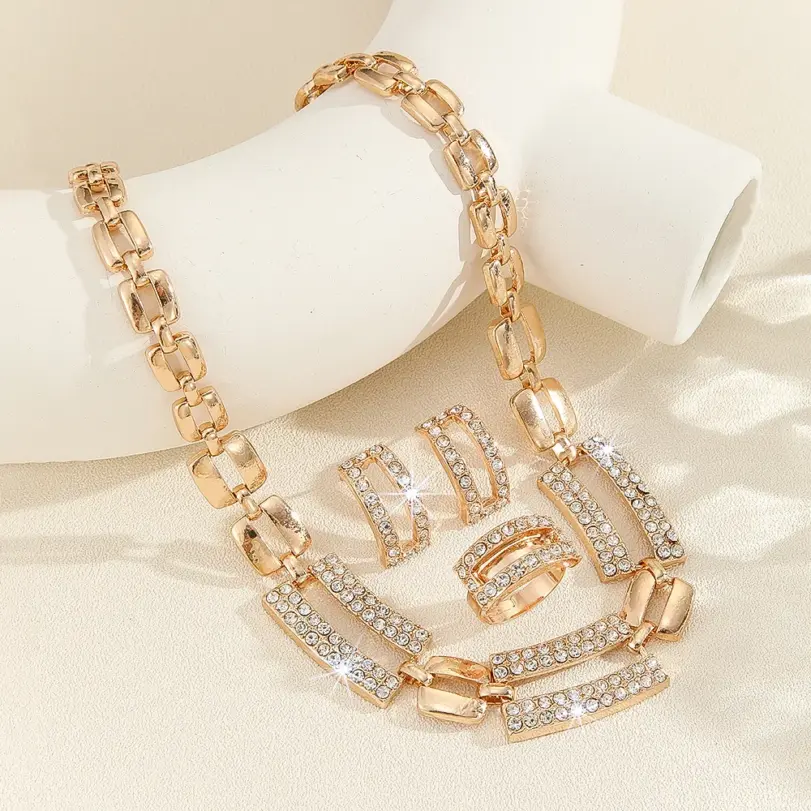 Conjunto de collar, pendientes y anillo con cadena geométrica de pedrería de color dorado, de lujo, para mujer, ideal para bodas, fiestas y como regalo. 2