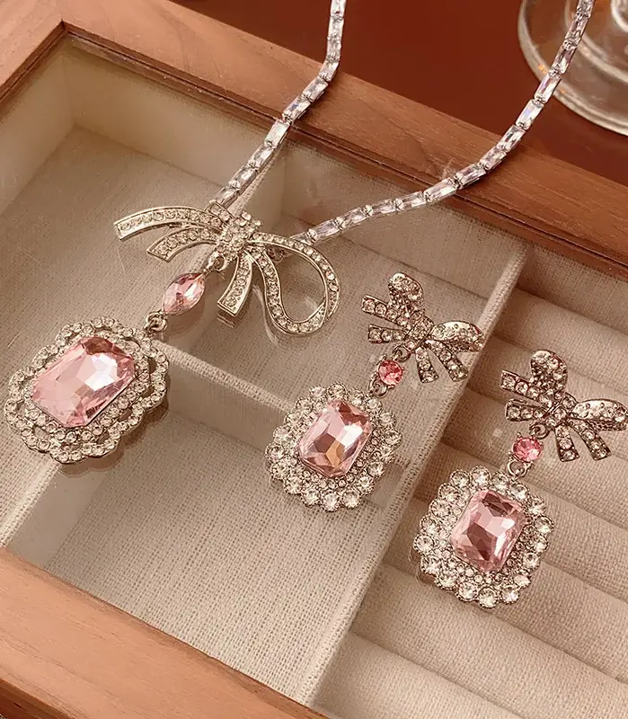 Juego de Joyería Vintage Elegante de 3 Piezas para Mujer, Collar con Lazo Rosa y Diamantes de Imitación, Gargantilla de Cristal Brillante, Pendientes de Novia para Boda y Fiesta 2