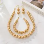 Juego de Joyería Elegante y Moderno de 4 Piezas para Mujer, Collar de Cuentas Doradas, Gargantilla Esférica de Metal, Pendientes para Uso Diario Informal 1