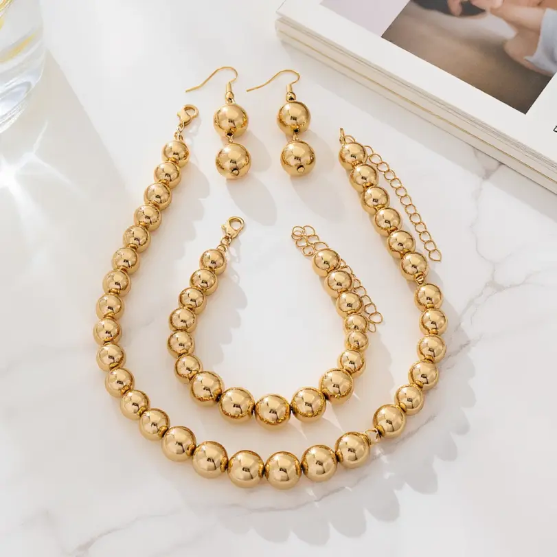 Juego de Joyería Elegante y Moderno de 4 Piezas para Mujer, Collar de Cuentas Doradas, Gargantilla Esférica de Metal, Pendientes para Uso Diario Informal 1 Juego de Joyería Elegante y Moderno de 4 Piezas para Mujer, Collar de Cuentas Doradas, Gargantilla Esférica de Metal, Pendientes para Uso Diario Informal 1