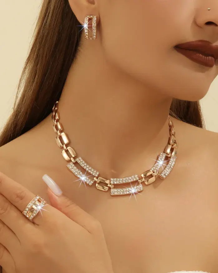 Conjunto de collar, pendientes y anillo con cadena geométrica de pedrería de color dorado, de lujo, para mujer, ideal para bodas, fiestas y como regalo. 1