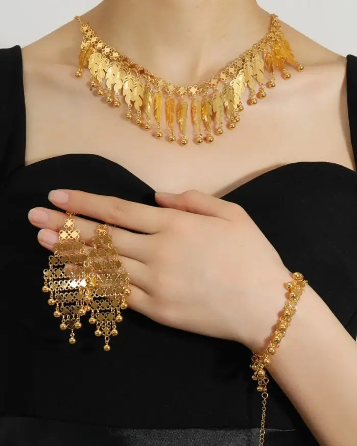 Conjunto de Joyería Boho Chic con Collar Bib, Pendientes Colgantes Glamurosos y Pulsera, Kit de Joyería Floral Único para Damas de Honor, Noche de Gala de Verano 1