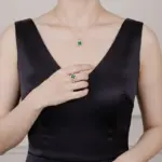 Juego de Joyería Elegante y Moderno de 2 Piezas para Mujer, Collar con Flor de Cuatro Hojas Verde, Gargantilla de Metal Clásica, Anillos para Uso Diario Informal, Regalo 1