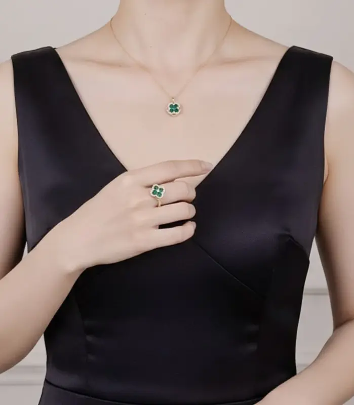 Juego de Joyería Elegante y Moderno de 2 Piezas para Mujer, Collar con Flor de Cuatro Hojas Verde, Gargantilla de Metal Clásica, Anillos para Uso Diario Informal, Regalo 1