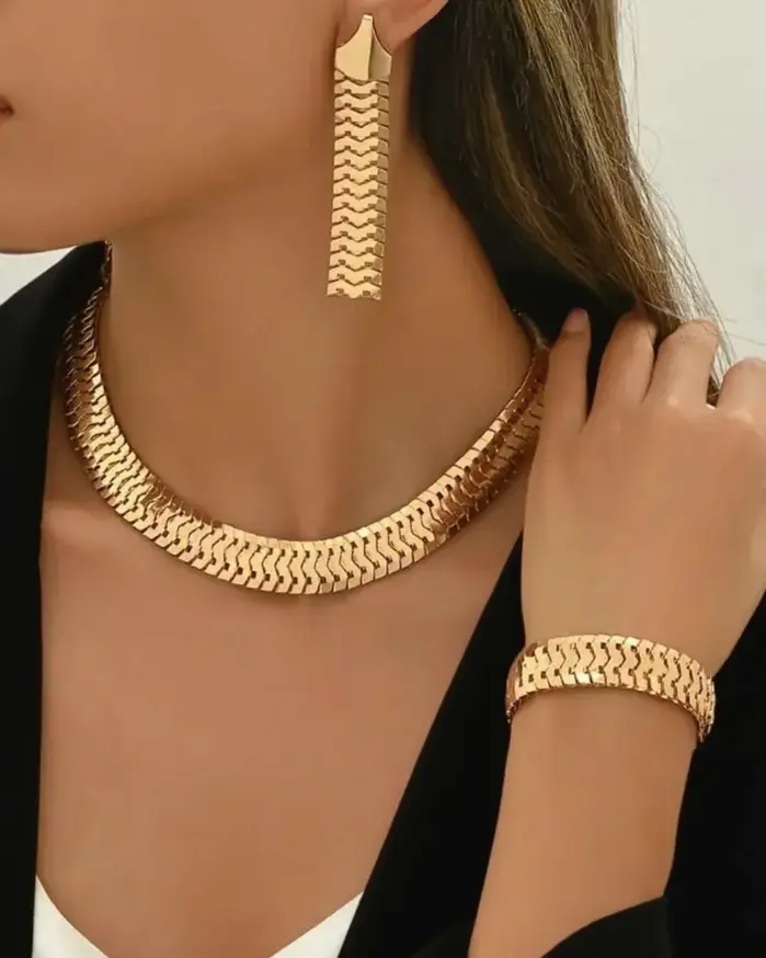 Juego de Joyería Vintage Elegante de 4 Piezas para Mujer, Collar con Forma de Espina de Serpiente, Gargantilla de Metal Clásica, Aretes para Uso Diario Informal, Regalo 2