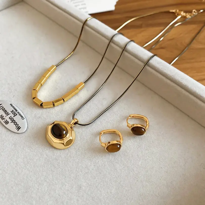 Juego de Joyería Vintage Elegante de 4 Piezas para Mujer, Collar con Gotas de Agua Circulares, Gargantilla de Metal Dorado, Aretes para Uso Diario, Regalo 4