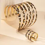 Conjunto de 2 uds de nuevo conjunto de anillo de pulsera de uso diario de alta gama para mujer con estampado de leopardo a rayas huecas sexis a la moda 2