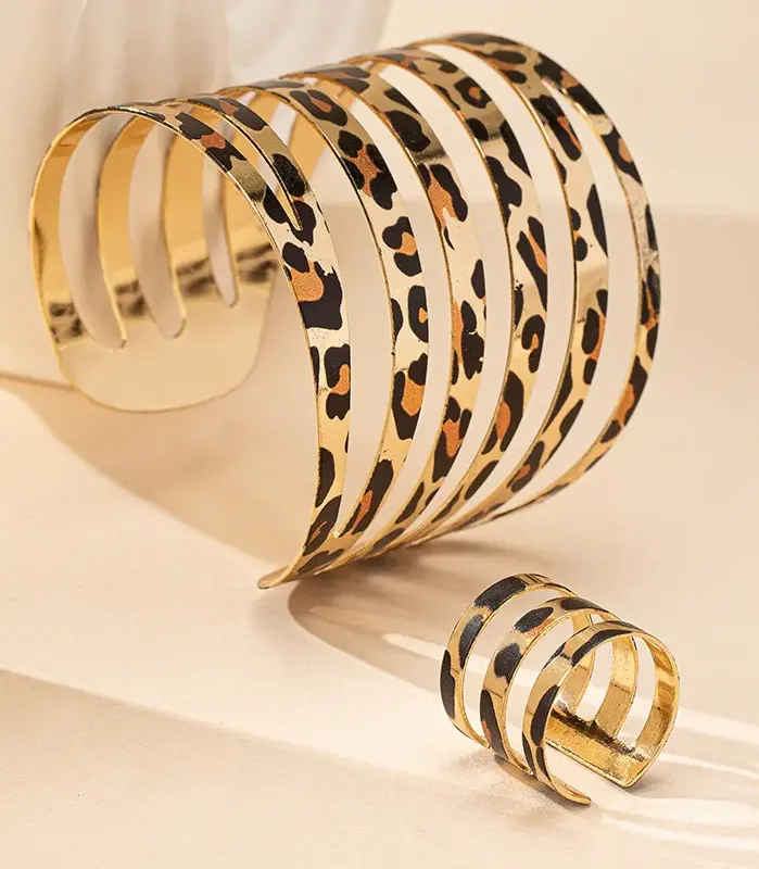 Conjunto de 2 uds de nuevo conjunto de anillo de pulsera de uso diario de alta gama para mujer con estampado de leopardo a rayas huecas sexis a la moda 2