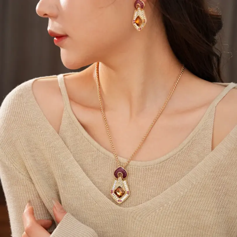 Juego de Joyería Vintage Elegante de 3 Piezas para Mujer, Cadena de Suéter Roja Brillante, Gargantilla de Cristal Brillante, Aretes para Uso Diario, Regalo 2
