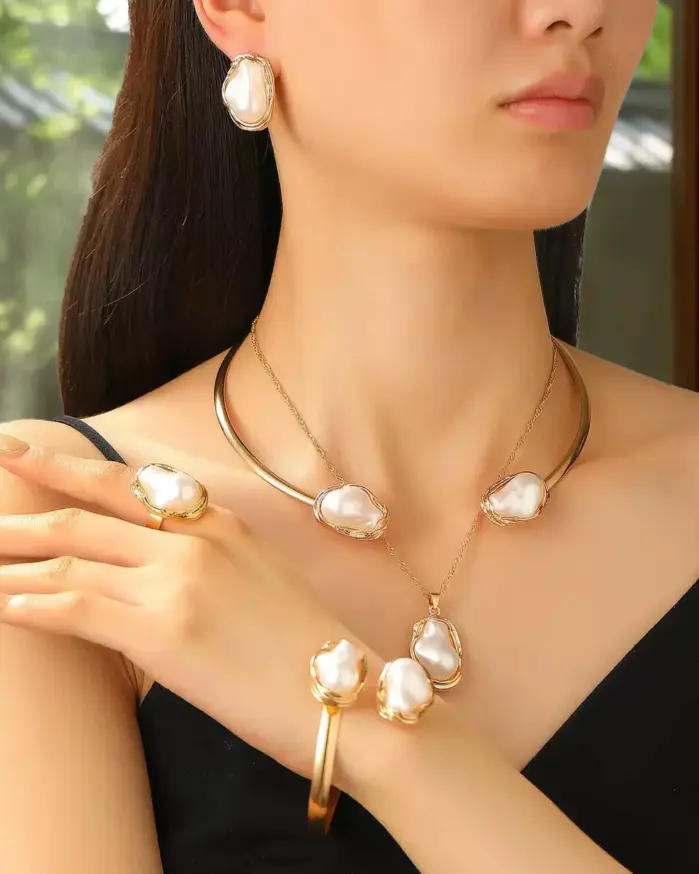 Conjunto de Joyería Barroca Moderna, Collar de Perlas Grandes Irregulares, Pulsera, Anillo con Colgante de Oro Elegante y Lujoso, Colección para Mujer, para Fiestas 2