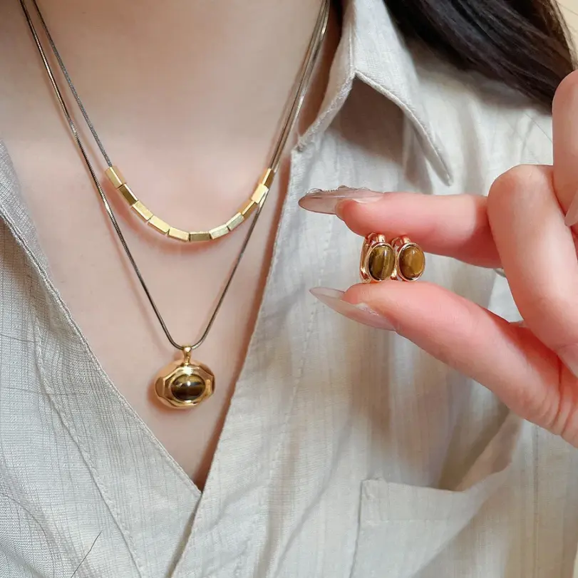 Juego de Joyería Vintage Elegante de 4 Piezas para Mujer, Collar con Gotas de Agua Circulares, Gargantilla de Metal Dorado, Aretes para Uso Diario, Regalo 3
