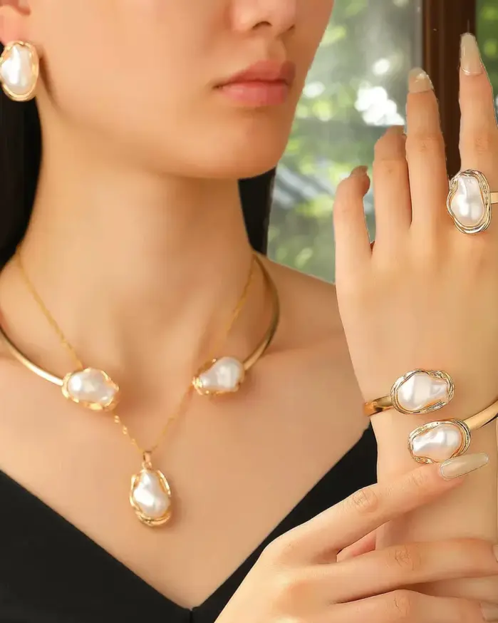 Conjunto de Joyería Barroca Moderna, Collar de Perlas Grandes Irregulares, Pulsera, Anillo con Colgante de Oro Elegante y Lujoso, Colección para Mujer, para Fiestas 1