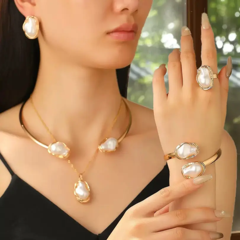 Conjunto de Joyería Barroca Moderna, Collar de Perlas Grandes Irregulares, Pulsera, Anillo con Colgante de Oro Elegante y Lujoso, Colección para Mujer, para Fiestas 1 Conjunto de Joyería Barroca Moderna, Collar de Perlas Grandes Irregulares, Pulsera, Anillo con Colgante de Oro Elegante y Lujoso, Colección para Mujer, para Fiestas 1
