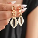 Conjunto de Joyería de Cadena Dorada Gruesa con Esmalte Blanco, Collar y Pendientes de Rombo, Joyería Geométrica Retro con Pedrería para Mujer 4
