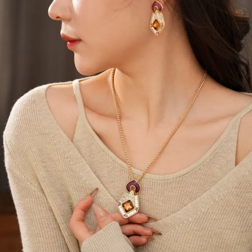 Juego de Joyería Vintage Elegante de 3 Piezas para Mujer, Cadena de Suéter Roja Brillante, Gargantilla de Cristal Brillante, Aretes para Uso Diario, Regalo 3