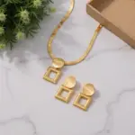 Juego de Joyería Elegante y Moderno de 3 Piezas para Mujer, Collar Cuadrado Geométrico, Gargantilla de Metal Dorado Clásico, Aretes para Uso Diario Informal, Regalo 4