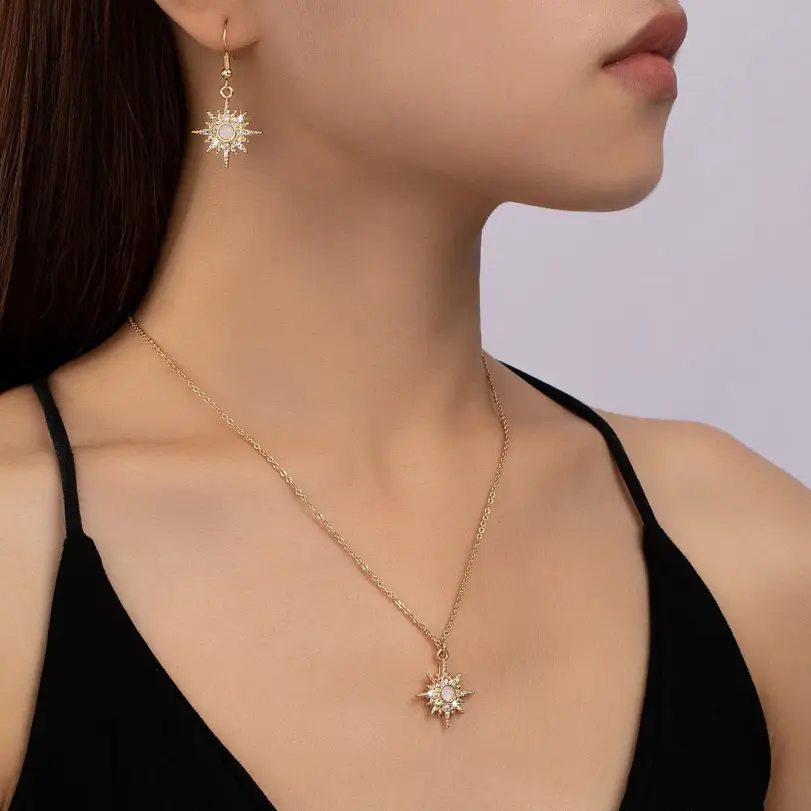Juego de Joyería Elegante y Moderno de 3 Piezas para Mujer, Collar con Estrella Dorada y Sol, Gargantilla Brillante con Cristales, Aretes para Uso Diario Informal, Regalo 2