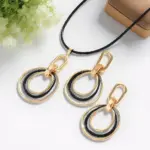 Juego de Joyería Elegante y Moderno de 3 Piezas para Mujer, Collar Largo con Doble Aro, Gargantilla Clásica de Metal, Uso Diario Informal, Aretes Dorados, Regalo 1