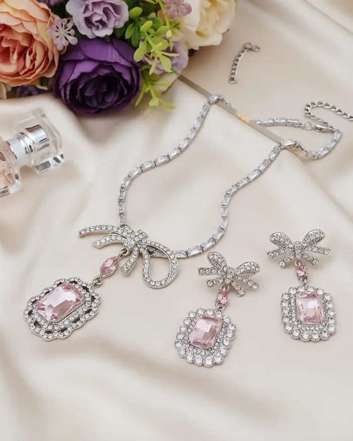 Juego de Joyería Vintage Elegante de 3 Piezas para Mujer, Collar con Lazo Rosa y Diamantes de Imitación, Gargantilla de Cristal Brillante, Pendientes de Novia para Boda y Fiesta 1