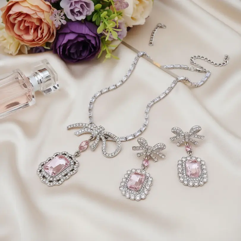 Juego de Joyería Vintage Elegante de 3 Piezas para Mujer, Collar con Lazo Rosa y Diamantes de Imitación, Gargantilla de Cristal Brillante, Pendientes de Novia para Boda y Fiesta 1