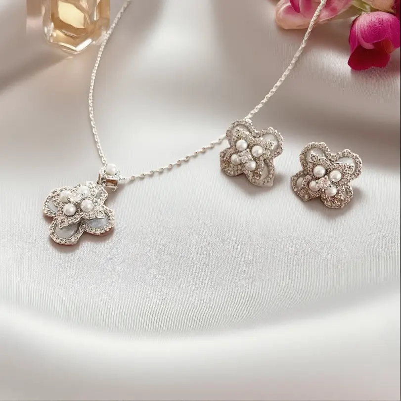 Juego de Joyería Vintage Elegante de 3 Piezas para Mujer, Collar de Perlas con Flores, Gargantilla de Cristal Brillante, Aretes de Novia para Boda, Fiesta 1