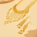 Conjunto de Joyería Premium para Mujer: Collar Gargantilla y Pendientes de Borlas Doradas con Cadena de Malla y Flecos de Cuentas, Estilo Boho Étnico, Ideal para Verano y Playa 4